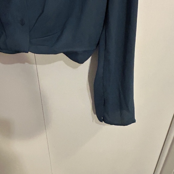 Dynamite Size XS NWT Long-sleeve Front twist Crop Top - Picture 6 of 9